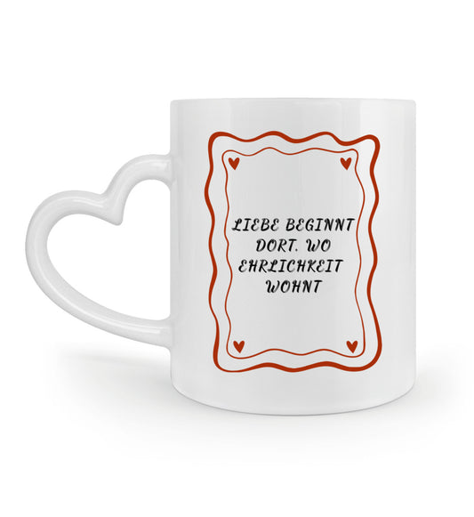 Tasse mit dem Spruch „Liebe beginnt dort, wo Ehrlichkeit wohnt“ als Geschenkidee