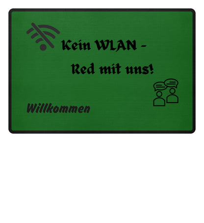 Fußmatte „Kein WLAN – Red mit uns“ vor dem Eingang eines Familienhauses - grün